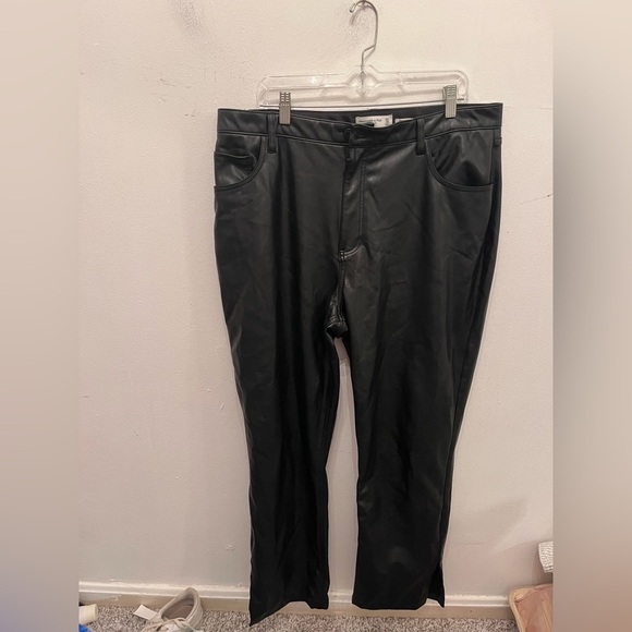 Abercrombie & Fitch 90s Straight Ultra High Rise Vegan Leather Pants 34/18R - Picture 2 of 5